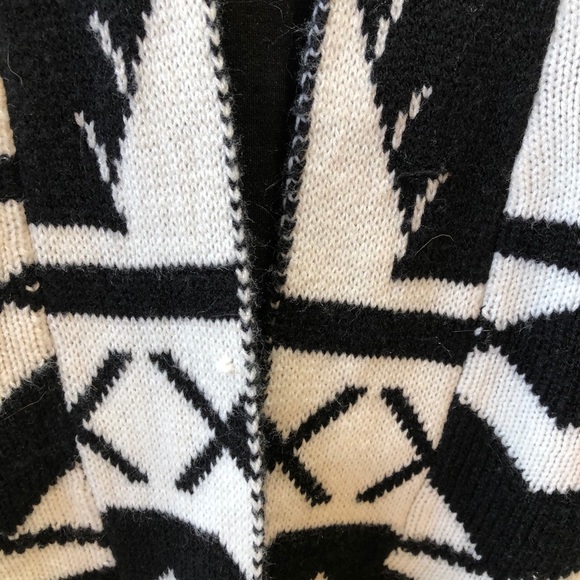 Forever 21 Sweater - Picture 6 of 9